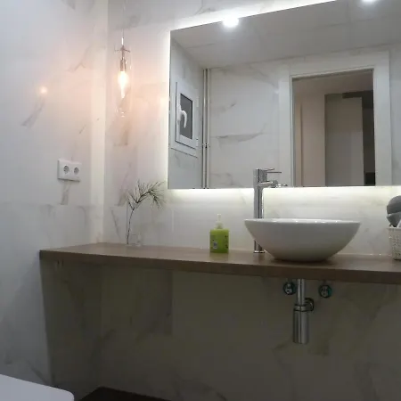 La Parada Santo Domingo 1 *